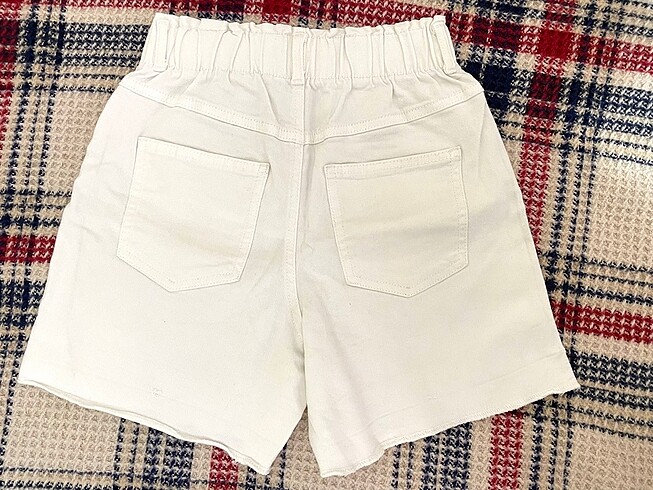 34 Beden beyaz Renk Bershka şort