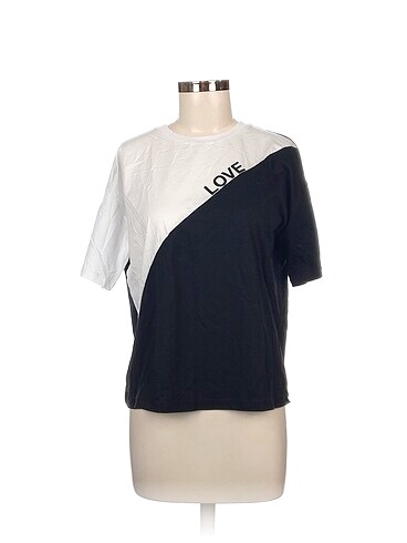 Beymen T-shirt %70 İndirimli.