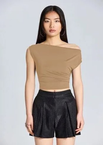 Zara Drapeli, straplez, kolsuz bej bluz