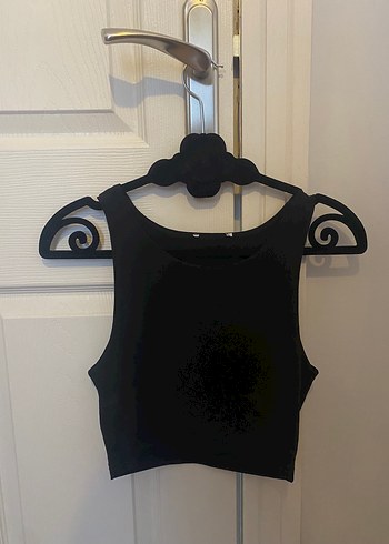 Siyah Yüksek Yakalı Kadın Crop Top