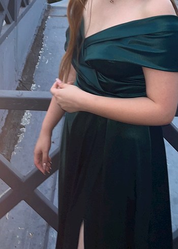 Yeşil saten abiye - Görsel 3