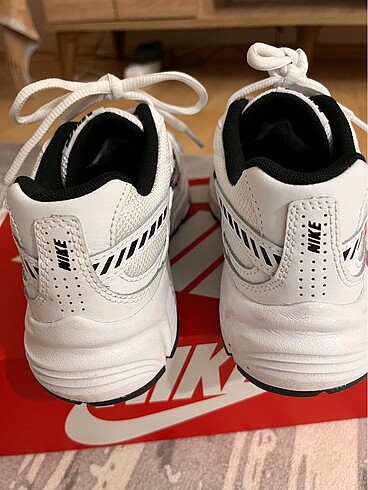 Nike Orijinal nike bir kaç saat giydim