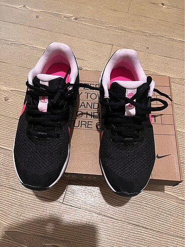 35 Beden Nike 2 kez giyildi