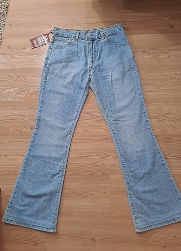 Levi's bootcut Jean etiketli