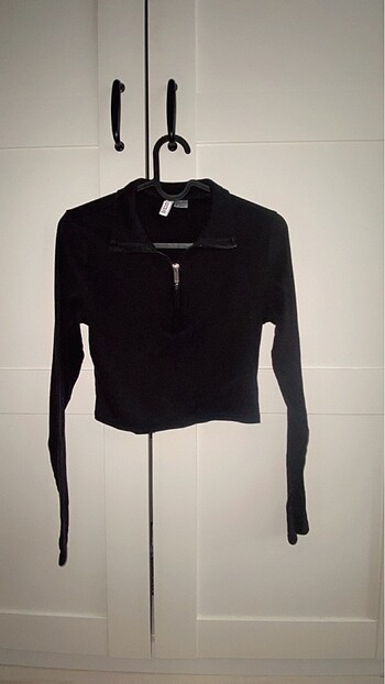 H&M H&M crop bluz