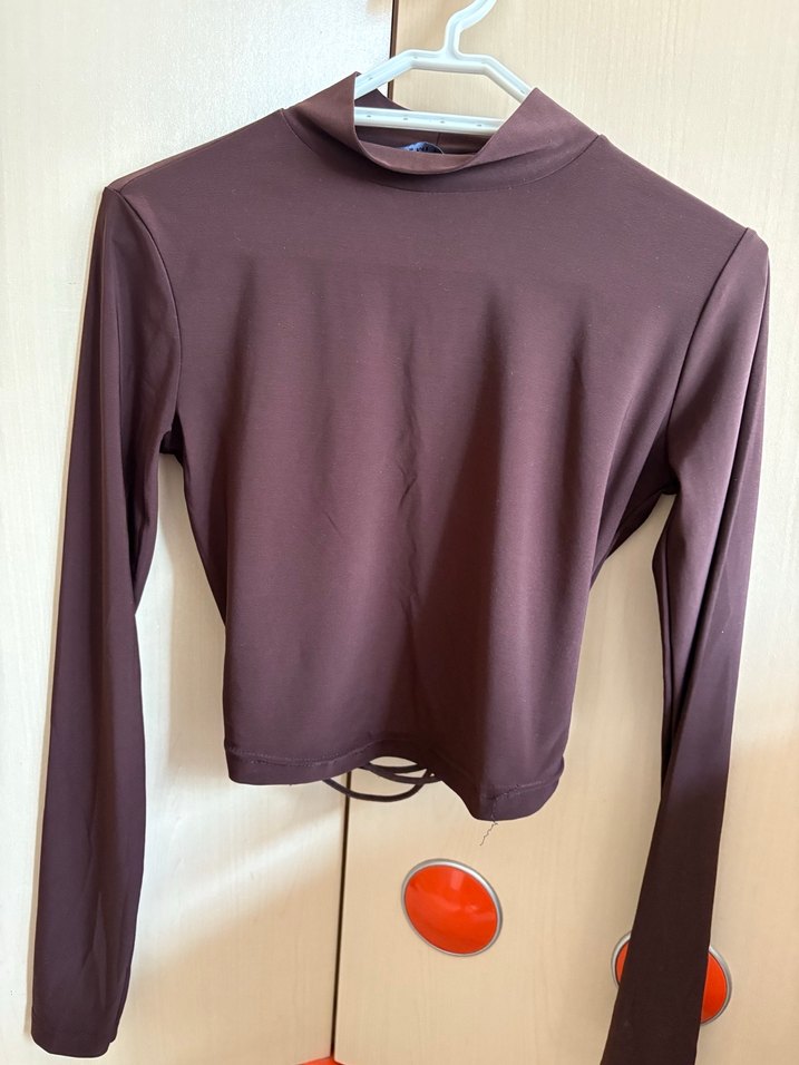 Kahverengi Yüksek Yakalı sırtı çarpraz bluz - Görsel 2