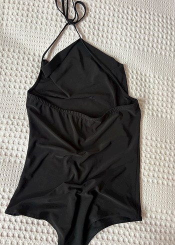 Siyah boyundan bağlamalı bluz - Görsel 2