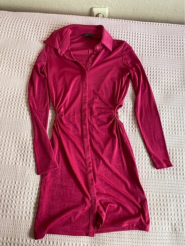 Pembe elbise