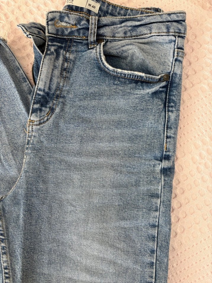 Kesik paça jean 36 bedenle uyumludur - Görsel 2