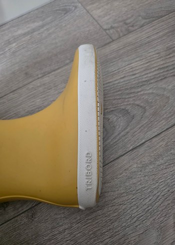 31 Beden sarı Renk decathlon erkek kız cocuk için uygundur.