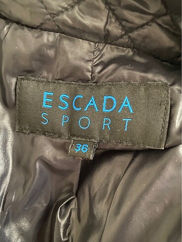 Escada Siyah mont