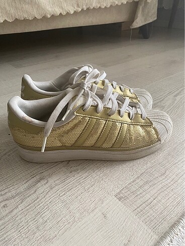 Adidas orjinal pullu spor ayakkabı