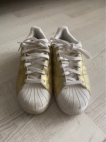 38 Beden Adidas orjinal pullu spor ayakkabı