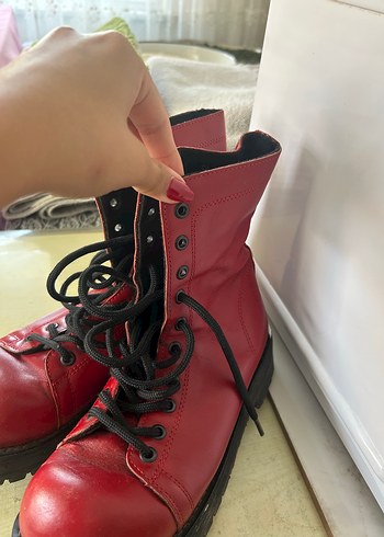Zara Kırmızı Deri Grunge Punk Kadın Bot