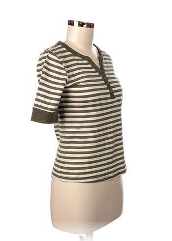 Düğmeli V Yaka Çizgili Tişört - Görsel 2