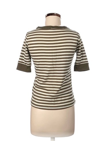 Düğmeli V Yaka Çizgili Tişört - Görsel 3