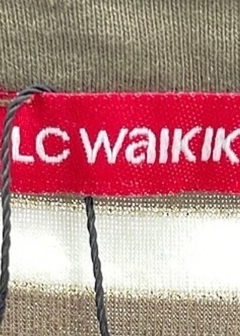 Düğmeli V Yaka Çizgili Tişört - Görsel 4