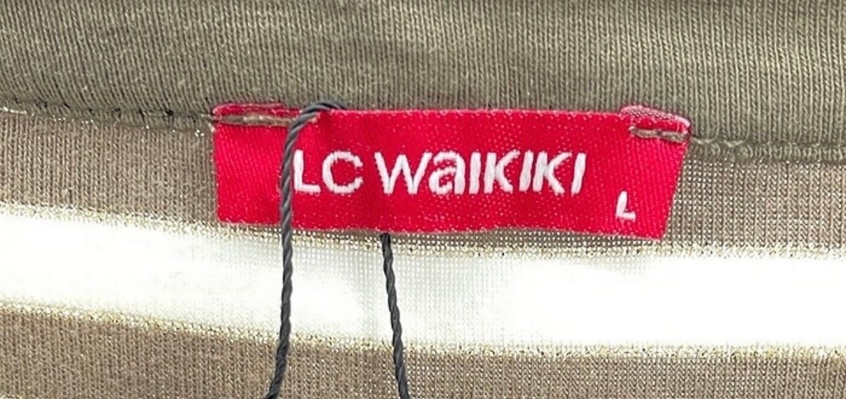 Düğmeli V Yaka Çizgili Tişört - Görsel 4