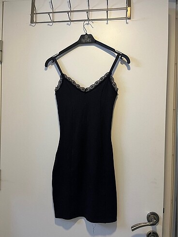 H&M fitilli siyah dar elbise
