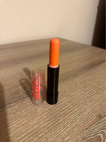 Beden Maybelline lip balm