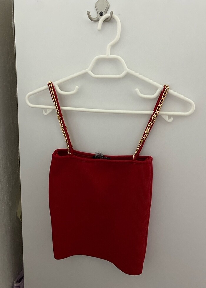 Askılı kırmızı crop - Görsel 3