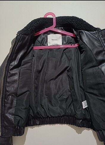 m Beden siyah Renk Bershka deri ceket