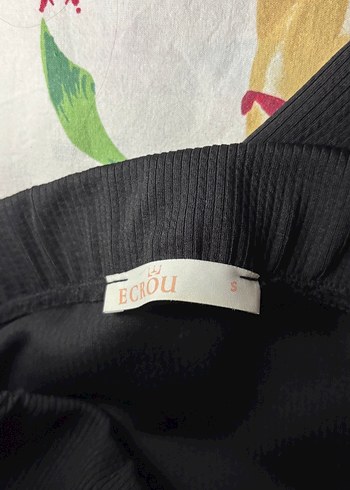 Diğer yırtmaçlı uzun etek