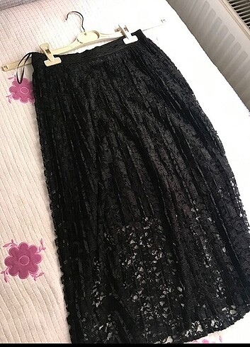 Koton S 36 beden uyumlu pileli siyah dantel detaylı midi boy etek