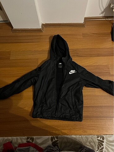 Nike mont