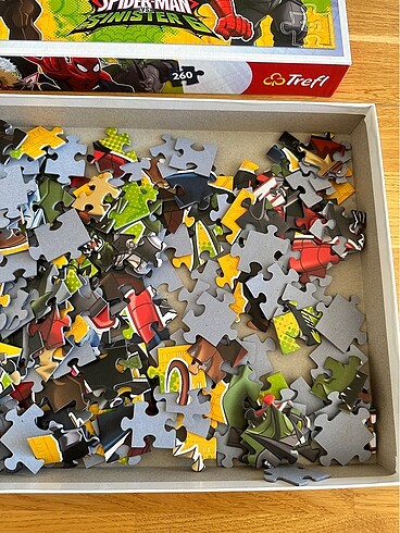 Beden Renk Trefl Puzzle Spiderman 260 Parça 8+