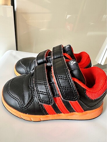 23 Beden siyah Renk Adidas Siyah Turuncu Şeritli Spor Ayakkabı
