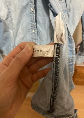 Düğmeli Mavi Denim Kadın Gömlek - Görsel 3