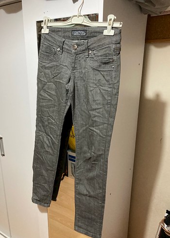 Gri Mini Kemerli Sokak Stili Kadın Kot - Görsel 3