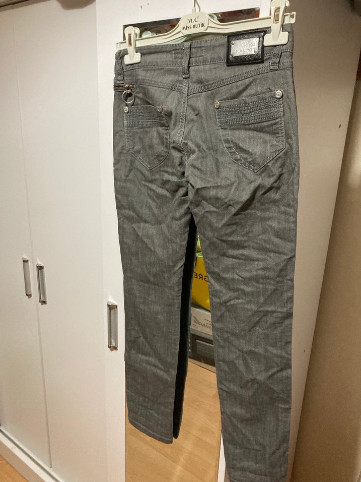 Gri Mini Kemerli Sokak Stili Kadın Kot - Görsel 5