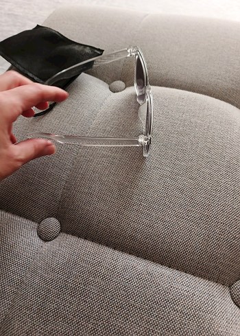 Şeffaf Çerçeveli Gri Kadın Güneş Gözlüğü - Görsel 3