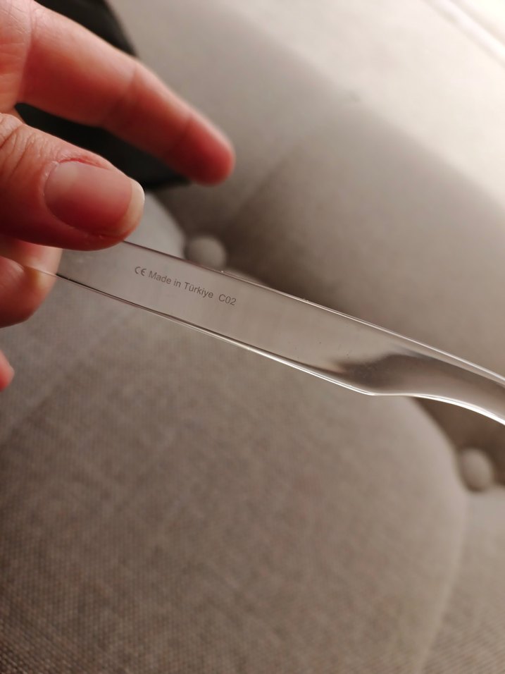 Şeffaf Çerçeveli Gri Kadın Güneş Gözlüğü - Görsel 5