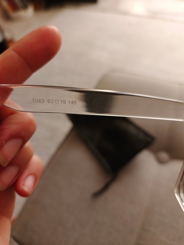 Şeffaf Çerçeveli Gri Kadın Güneş Gözlüğü - Görsel 4