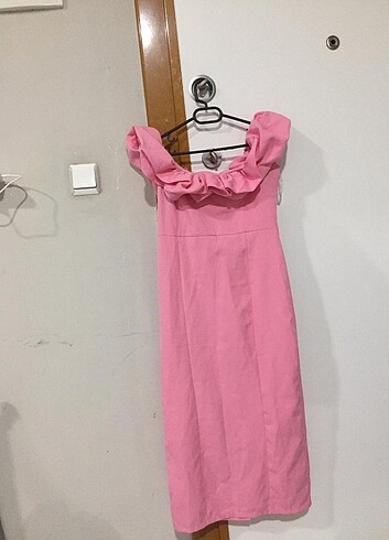 Pembe Madonna yaka fırfırlı elbise