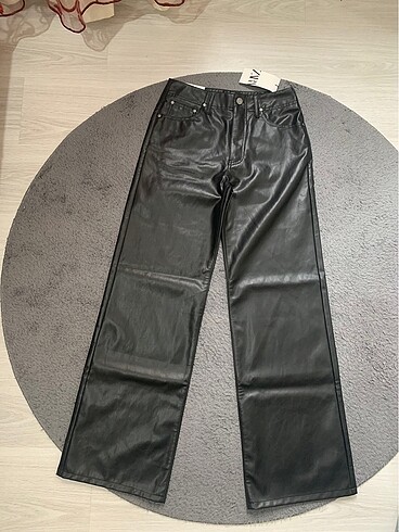 Zara SUNi DERi DÜZ PAÇA PANTOLON