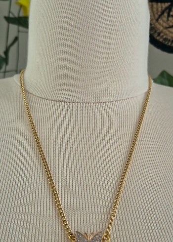 Altın Renkli Kelebek Detaylı Zincir Kolye - Görsel 3