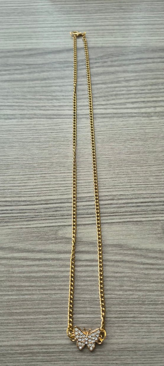 Altın Renkli Kelebek Detaylı Zincir Kolye - Görsel 2