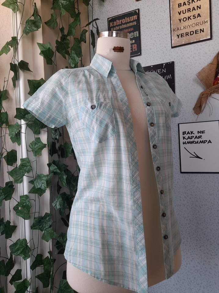 Düğmeli Turkuaz Kısa Kollu Kadın Gömlek - Görsel 2