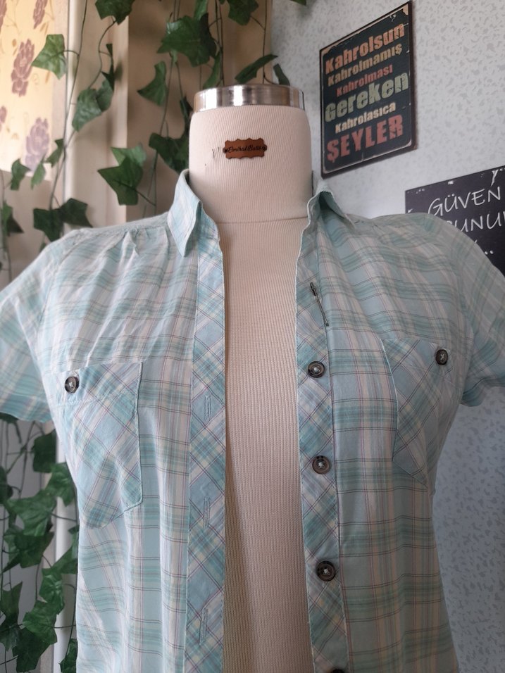 Düğmeli Turkuaz Kısa Kollu Kadın Gömlek - Görsel 3