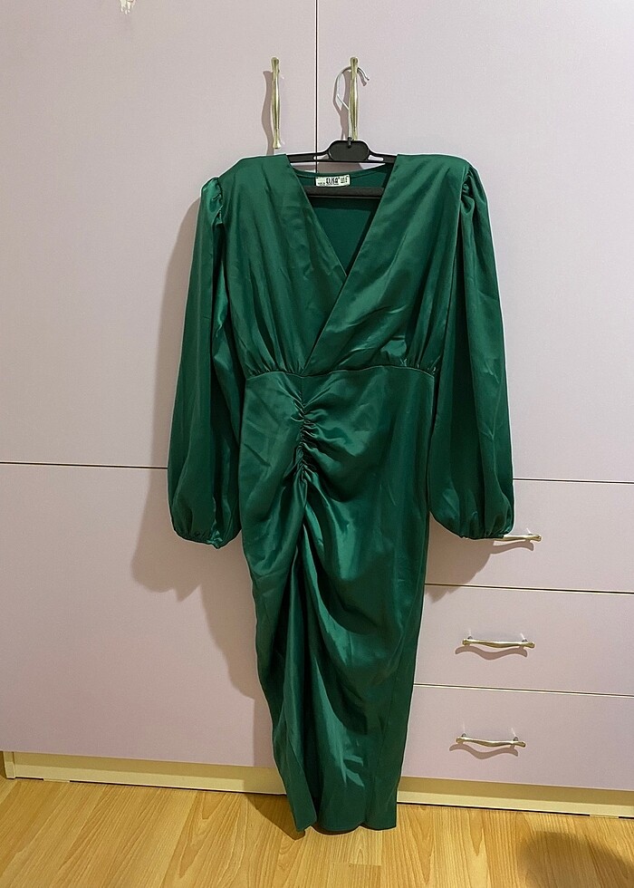 Zümrüt yeşili şık saten elbise - Görsel 2