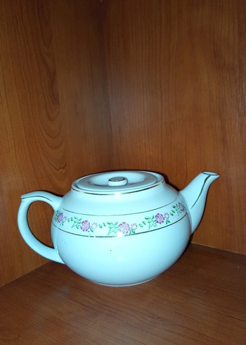 Pastel beyaz Çaydanlık