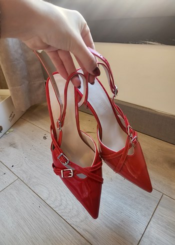 Kırmızı Parlak Deri Tokalı Stiletto - Görsel 2