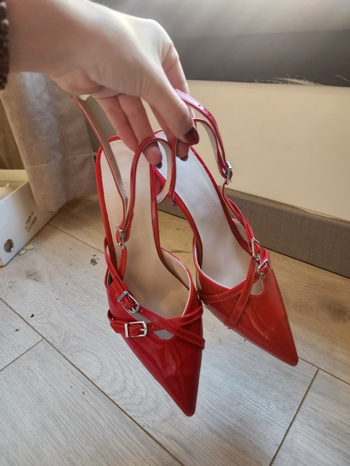 Kırmızı Parlak Deri Tokalı Stiletto - Görsel 2