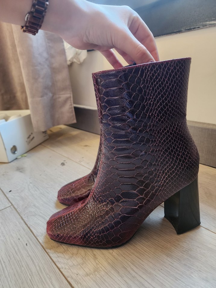 Kahverengi Yılan Derisi Desenli Topuklu Kadın Bot - Görsel 2