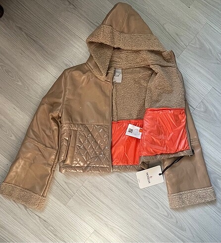 s Beden Moncler