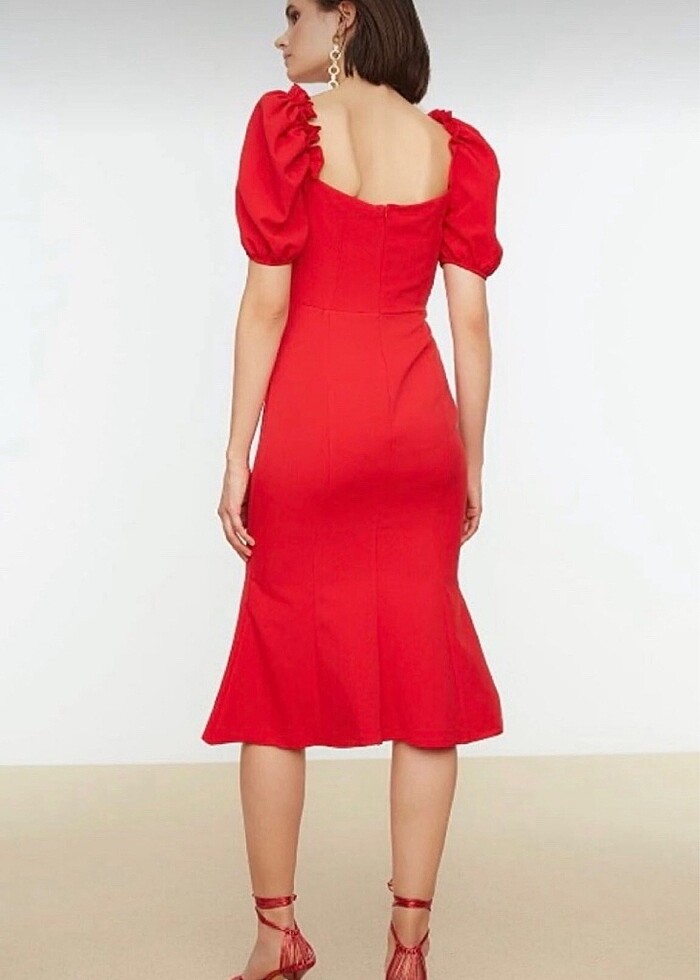 Kırmızı elbise - Görsel 4